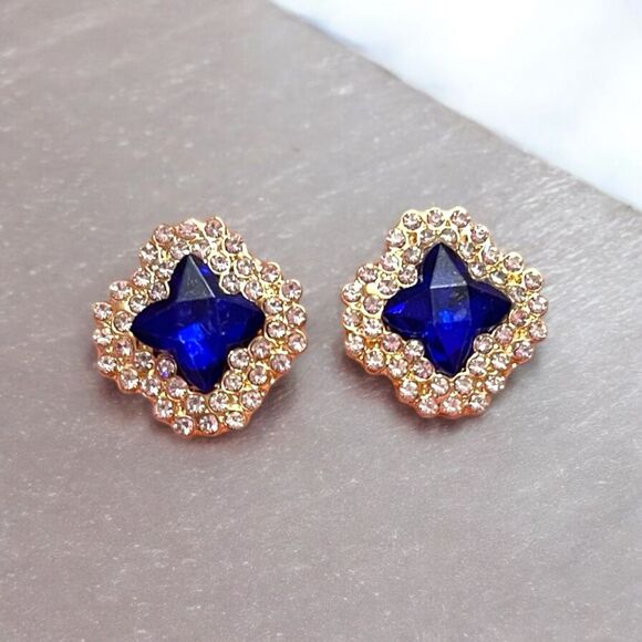 Elegant Blue And White Crystal Clover Gold Tone Stud Earrings - Picture 2 of 2